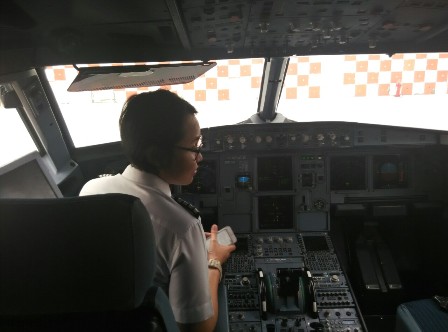 Kisah Jatuh Bangun Kartini Penerbang